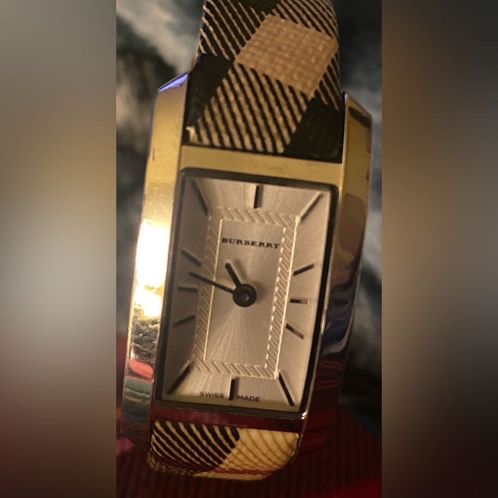 Burberry Pioneer Ladies Haymarket Check Watch. Needs a battery.